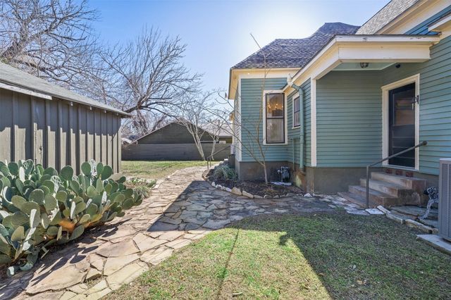 348 N Franklin Street, La Grange, TX 78945