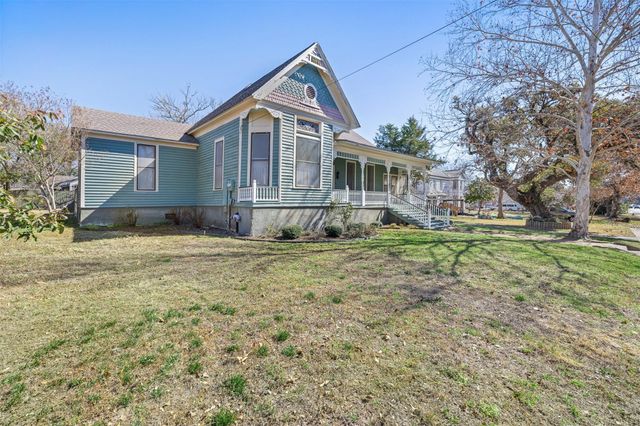 348 N Franklin Street, La Grange, TX 78945