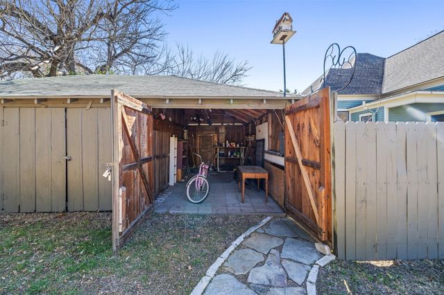 348 N Franklin Street, La Grange, TX 78945