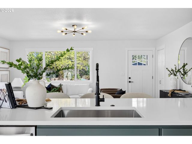 4915 Ne 79TH Ave, Portland, OR 97218