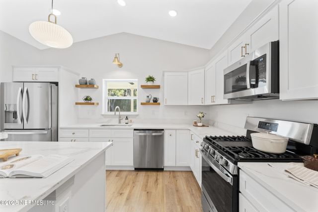 112 OLEANDER Drive, San Mateo, FL 32187