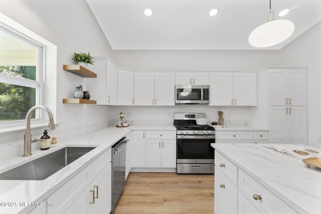 112 OLEANDER Drive, San Mateo, FL 32187