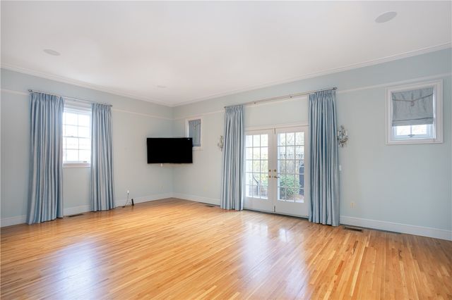 63 Coggeshall Avenue, Newport, RI 02840