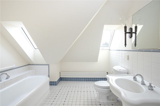 63 Coggeshall Avenue, Newport, RI 02840