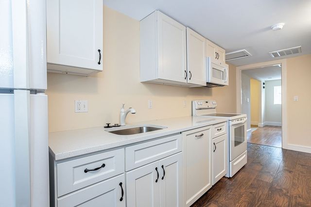 63 Coggeshall Avenue, Newport, RI 02840