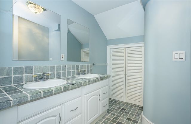 63 Coggeshall Avenue, Newport, RI 02840