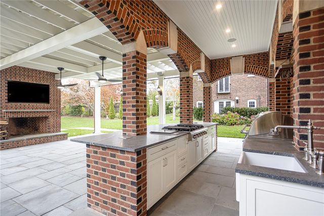 63 Coggeshall Avenue, Newport, RI 02840