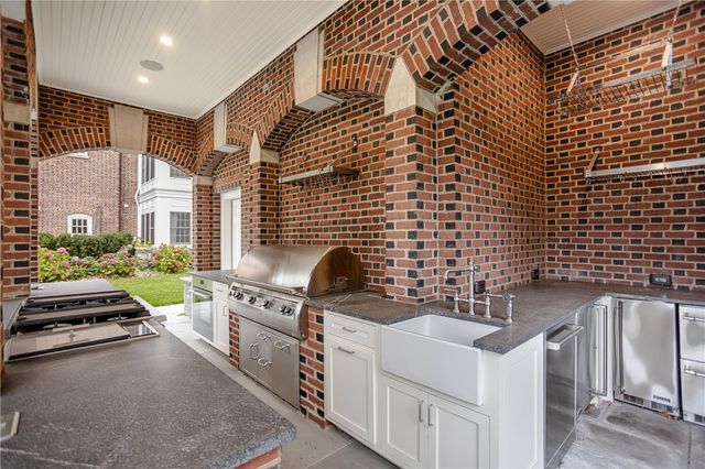 63 Coggeshall Avenue, Newport, RI 02840