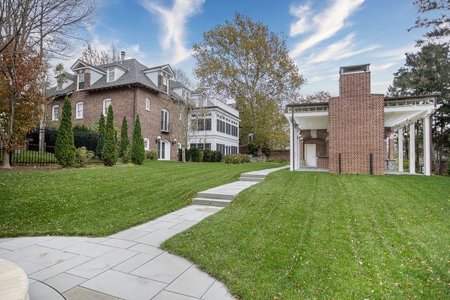 63 Coggeshall Avenue, Newport, RI 02840