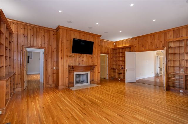 63 Coggeshall Avenue, Newport, RI 02840