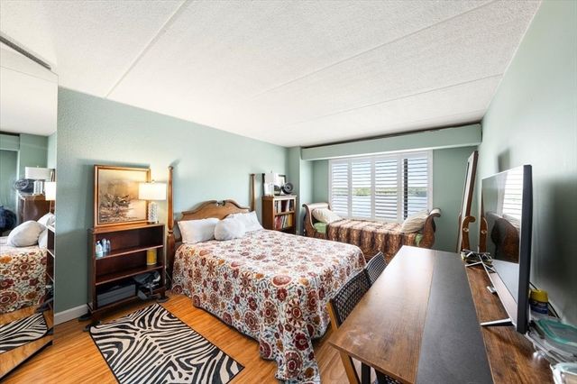 1500 Worcester Road 528, Framingham, MA 01702