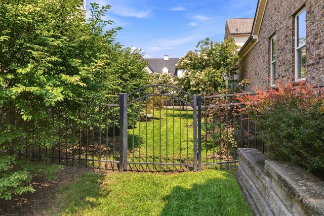 1652 Noah Ln, Gallatin, TN 37066
