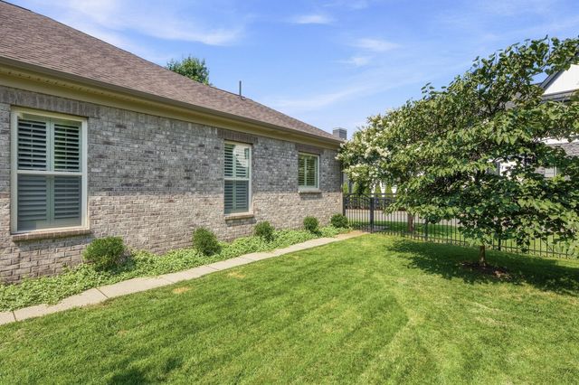1652 Noah Ln, Gallatin, TN 37066