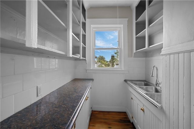 207 Oakland Avenue 2, Providence, RI 02908