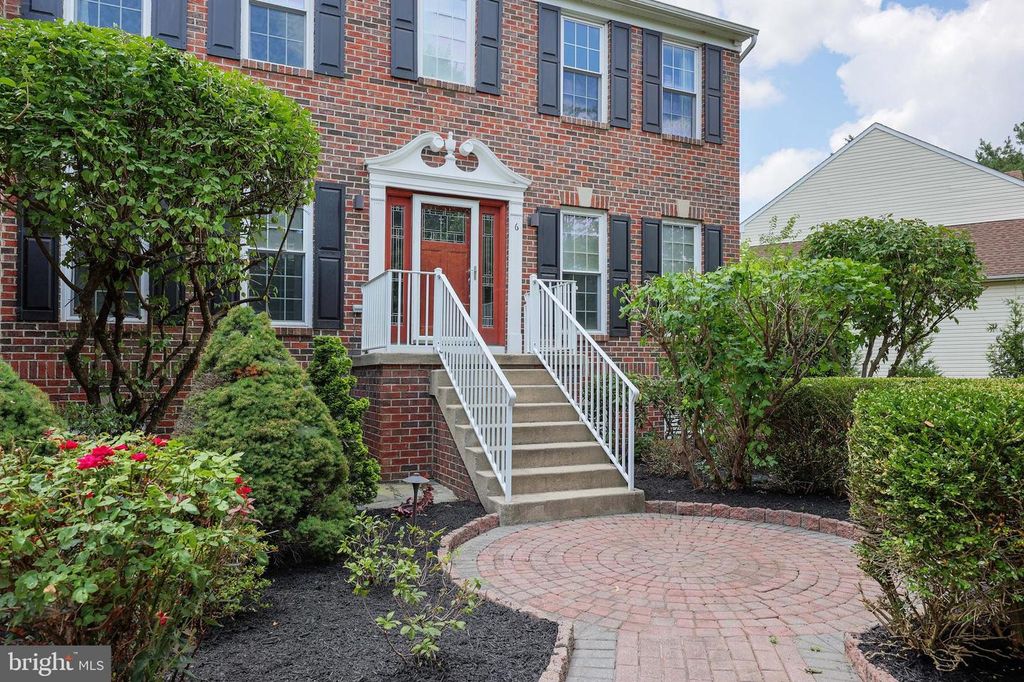 6 WESTBURY CT, Bordentown, NJ 08505