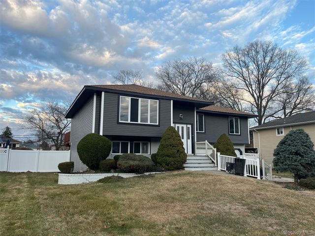 5 Farmstead Road, Commack, NY 11725
