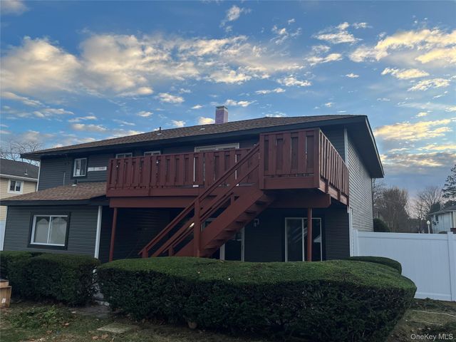 5 Farmstead Road, Commack, NY 11725