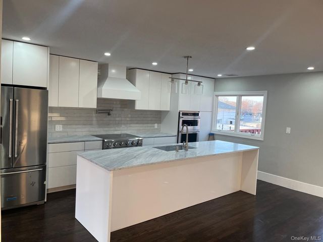 5 Farmstead Road, Commack, NY 11725