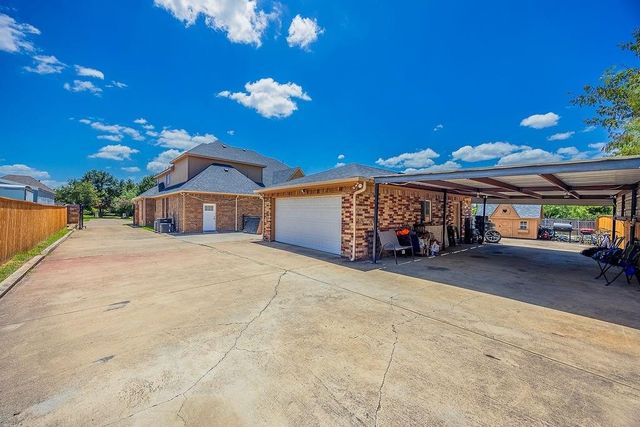 1011 Parview Circle, Grand Prairie, TX 75104