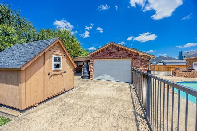 1011 Parview Circle, Grand Prairie, TX 75104