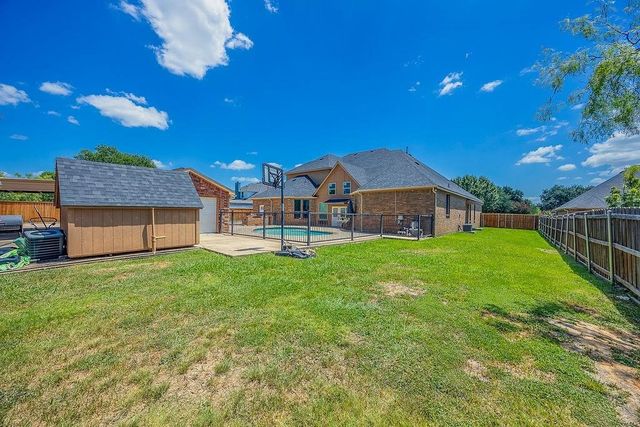 1011 Parview Circle, Grand Prairie, TX 75104