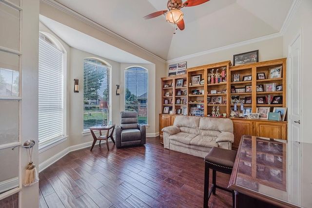 1011 Parview Circle, Grand Prairie, TX 75104