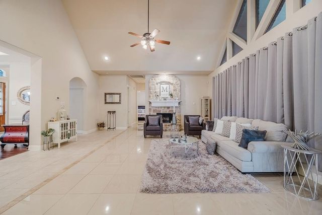 1011 Parview Circle, Grand Prairie, TX 75104