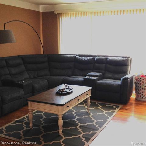 25560 Bellaire Street, Roseville, MI 48066