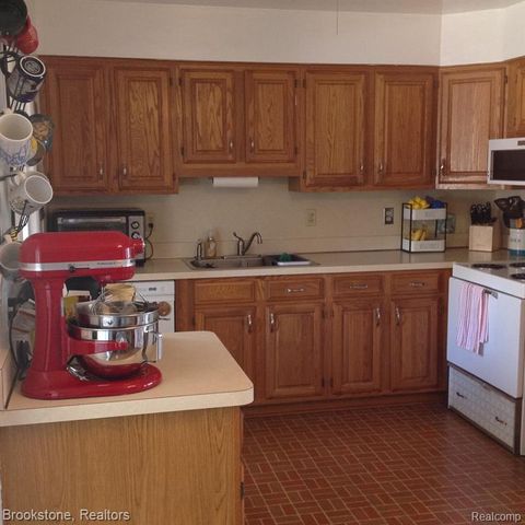 25560 Bellaire Street, Roseville, MI 48066