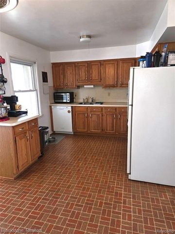 25560 Bellaire Street, Roseville, MI 48066