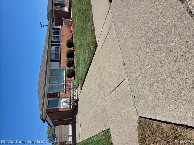 25560 Bellaire Street, Roseville, MI 48066