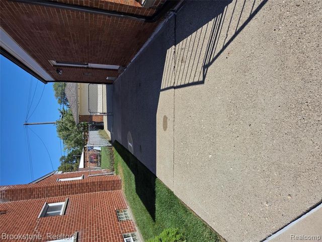 25560 Bellaire Street, Roseville, MI 48066