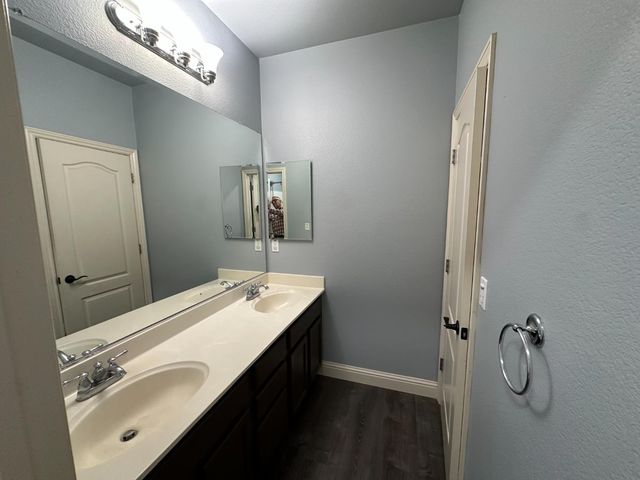 1454 Tarrant Dr, Olivehurst, CA 95961