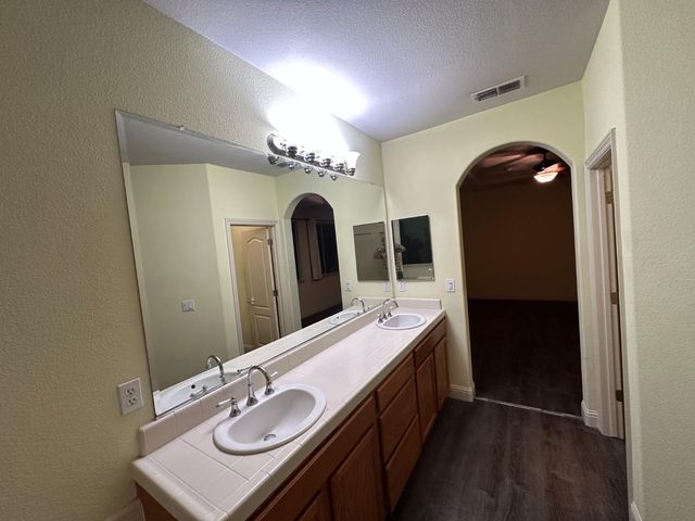 1454 Tarrant Dr, Olivehurst, CA 95961