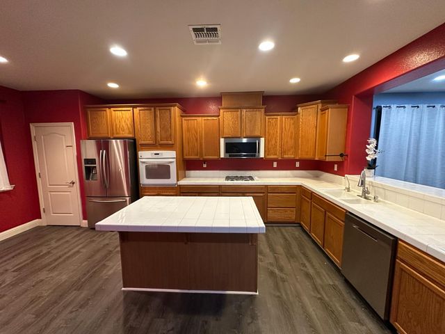 1454 Tarrant Dr, Olivehurst, CA 95961