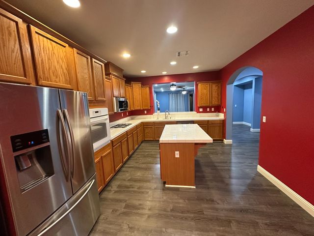 1454 Tarrant Dr, Olivehurst, CA 95961