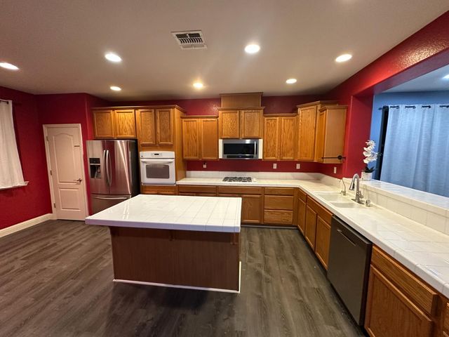 1454 Tarrant Dr, Olivehurst, CA 95961