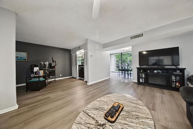 5190 LAS VERDES Circle 214, Delray Beach, FL 33484