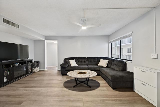 5190 LAS VERDES Circle 214, Delray Beach, FL 33484