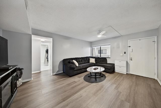 5190 LAS VERDES Circle 214, Delray Beach, FL 33484