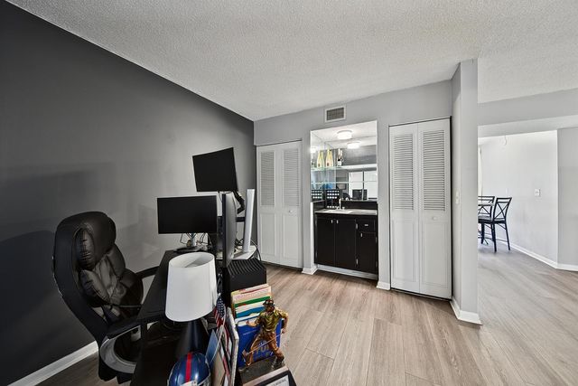 5190 LAS VERDES Circle 214, Delray Beach, FL 33484