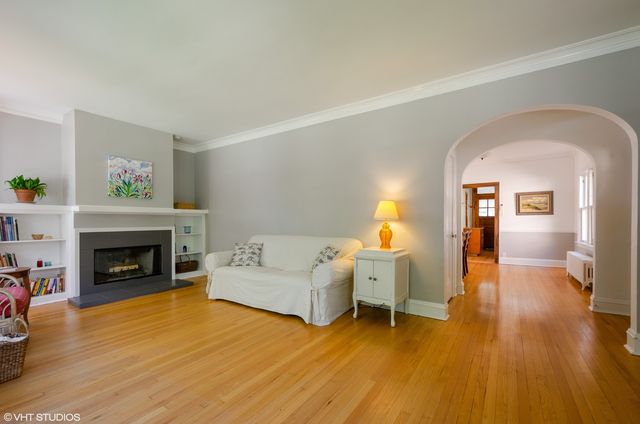 3016 Thayer Street, Evanston, IL 60201