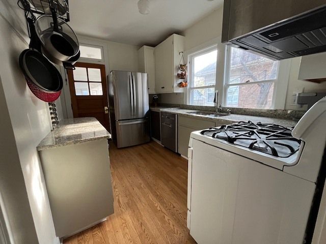 3016 Thayer Street, Evanston, IL 60201