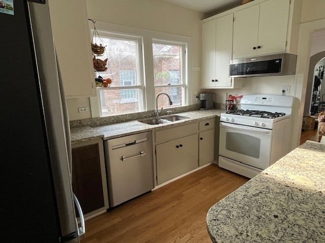 3016 Thayer Street, Evanston, IL 60201