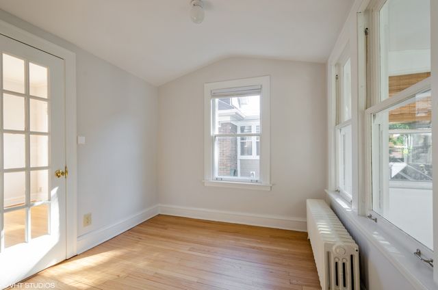 3016 Thayer Street, Evanston, IL 60201