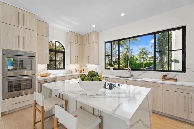 257 E Lakewood Road, West Palm Beach, FL 33405