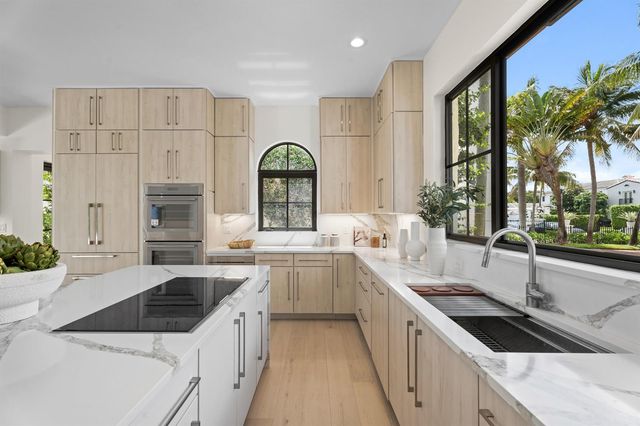 257 E Lakewood Road, West Palm Beach, FL 33405