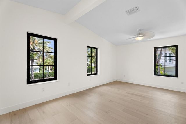 257 E Lakewood Road, West Palm Beach, FL 33405