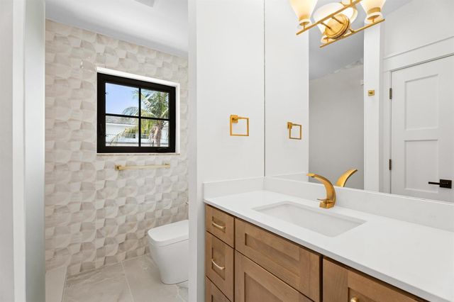 257 E Lakewood Road, West Palm Beach, FL 33405