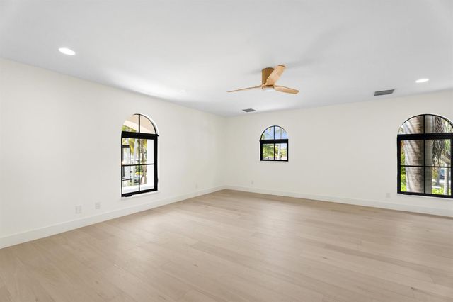 257 E Lakewood Road, West Palm Beach, FL 33405